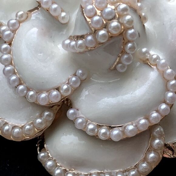 White Camellia Flower Brooch with Faux Pearls & Gold Tone Trim - Lapel Pin - Picture 9 of 11